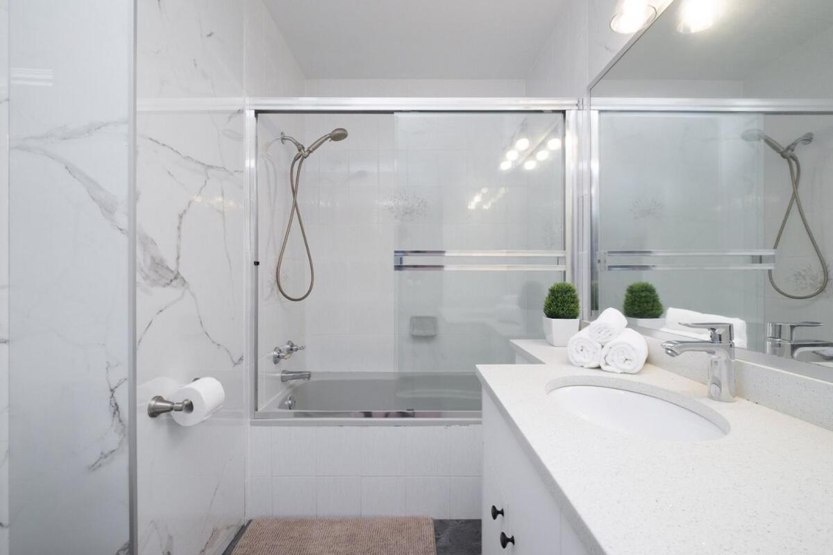 Spacious 4Br W Ensuites Mins To Downtown Yvr Ubc Vancouver Dış mekan fotoğraf