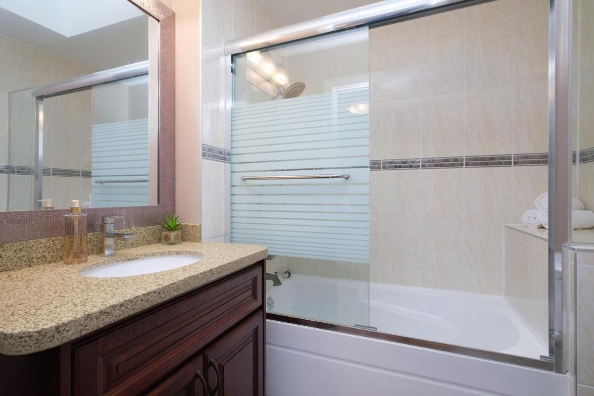 Spacious 4Br W Ensuites Mins To Downtown Yvr Ubc Vancouver Dış mekan fotoğraf