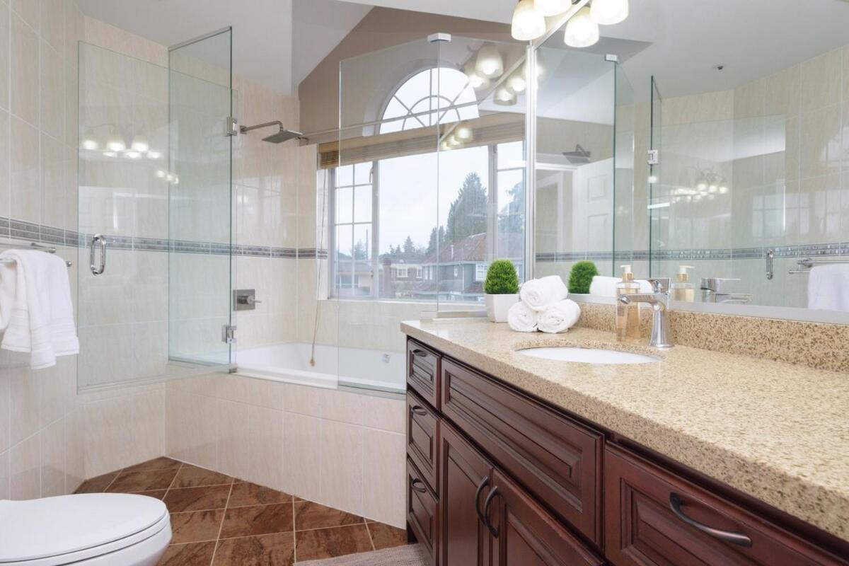 Spacious 4Br W Ensuites Mins To Downtown Yvr Ubc Vancouver Dış mekan fotoğraf